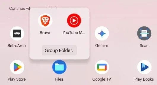 Tạo thư mục để nhóm các ứng dụng liên quan trong Launcher trên Chromebook.