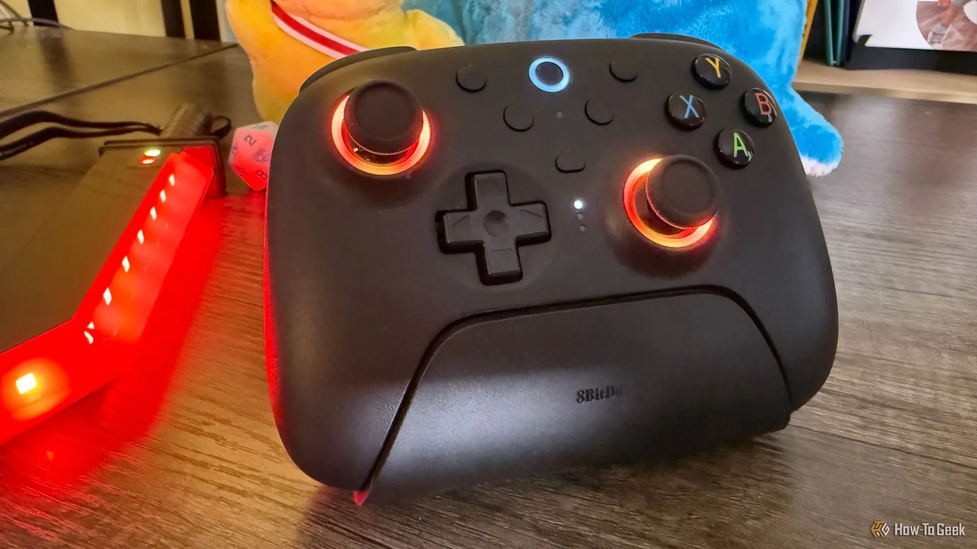 Tay cầm 8BitDo Ultimate 2 Wireless với đèn LED vòng quanh joystick