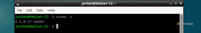 Terminal Debian 12 LXDe mở với lệnh uname hiển thị phiên bản kernel là 6.1.