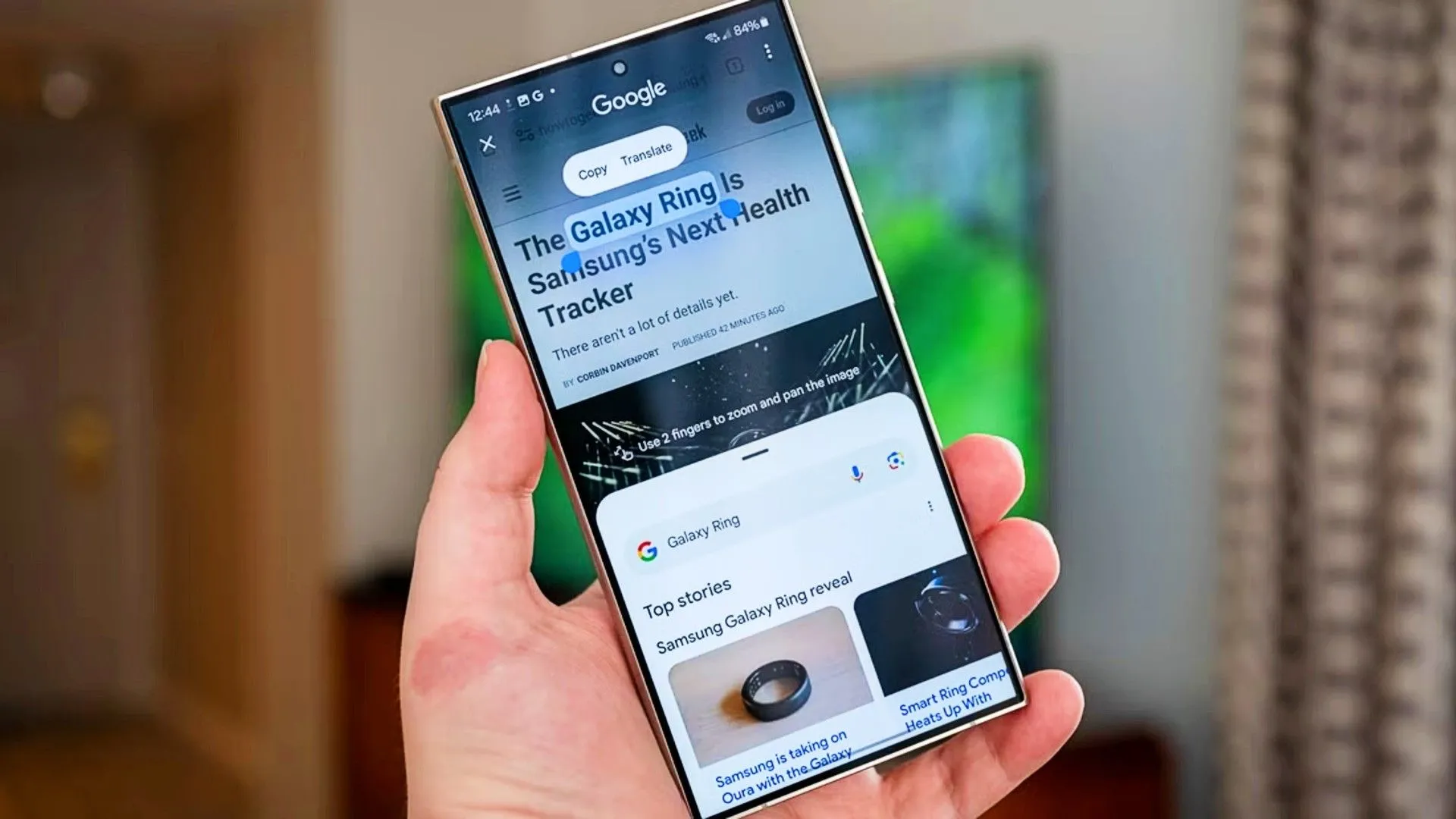 Tính năng Khoanh tròn để tìm kiếm (Circle to Search) của Google đang hoạt động trên Samsung Galaxy S24 Ultra, giúp tìm thông tin nhanh chóng từ mọi ứng dụng.