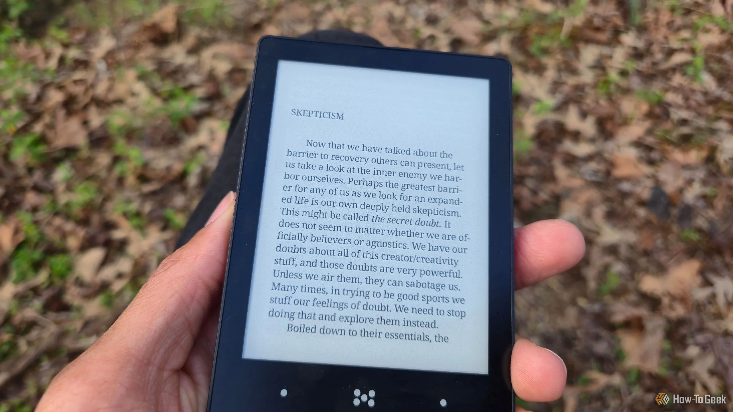 Trải nghiệm đọc sách điện tử trên màn hình E-Paper của Minimal Phone, tối ưu cho mắt.