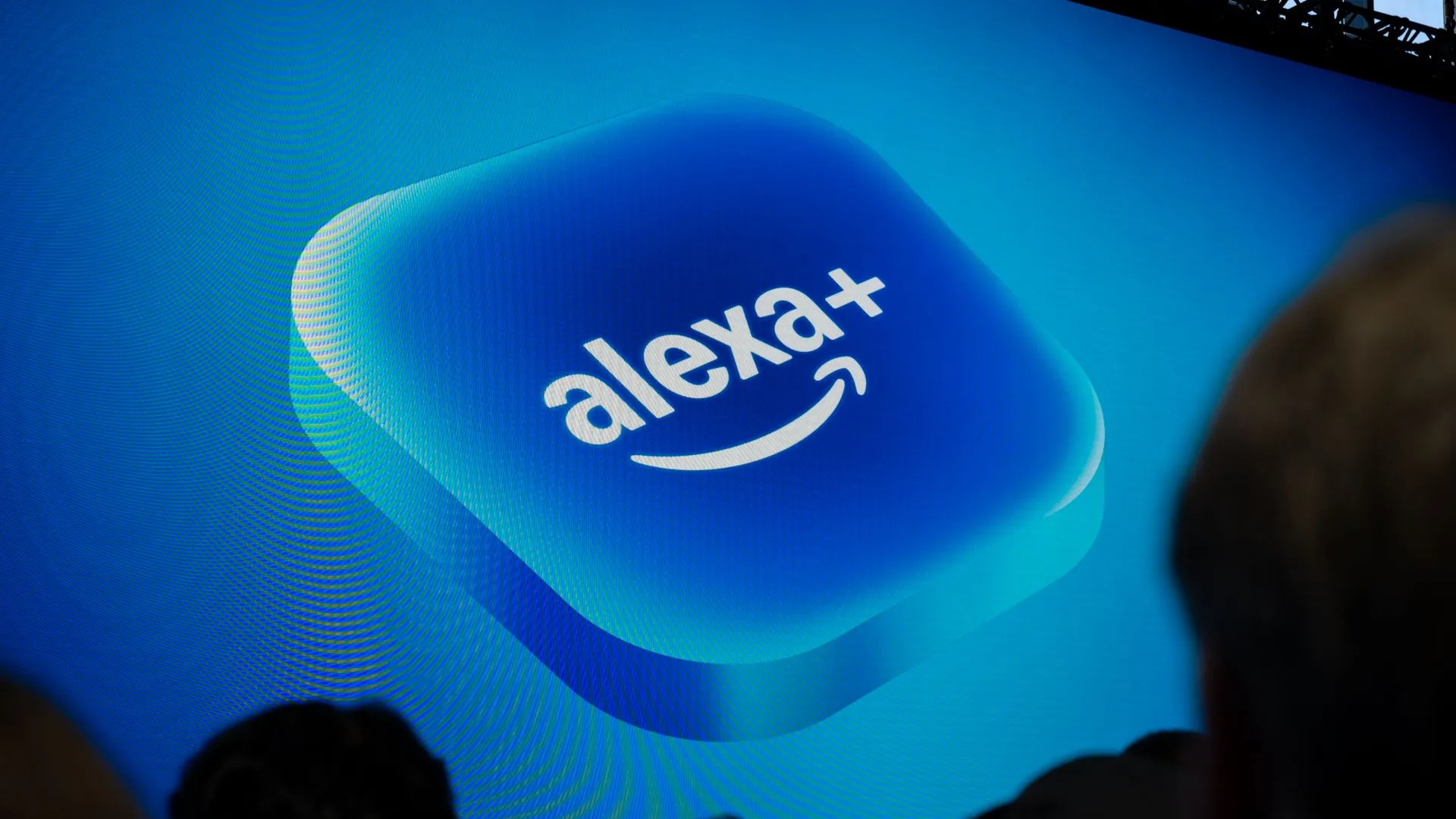 Trợ lý ảo Amazon Alexa+ với logo phát sáng, biểu tượng của sự nâng cấp thông minh hơn