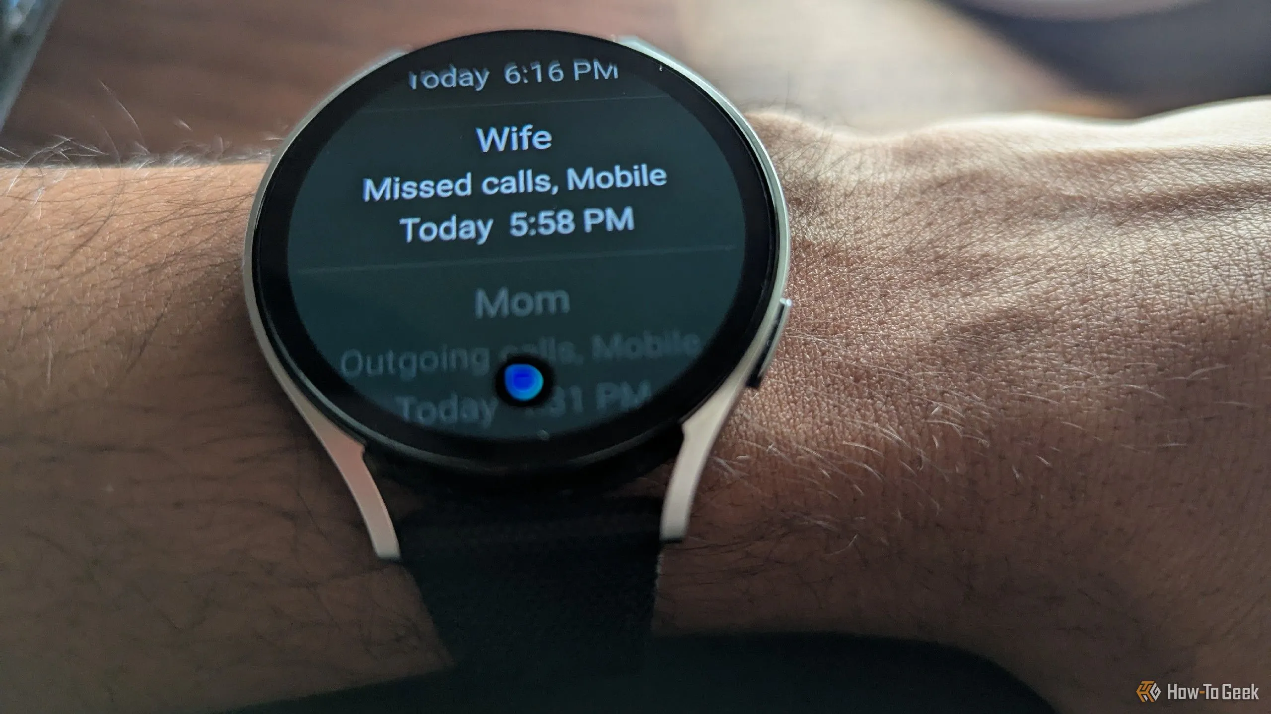 Trợ lý ảo Bixby hiển thị danh sách các cuộc gọi nhỡ gần đây trên Galaxy Watch 6
