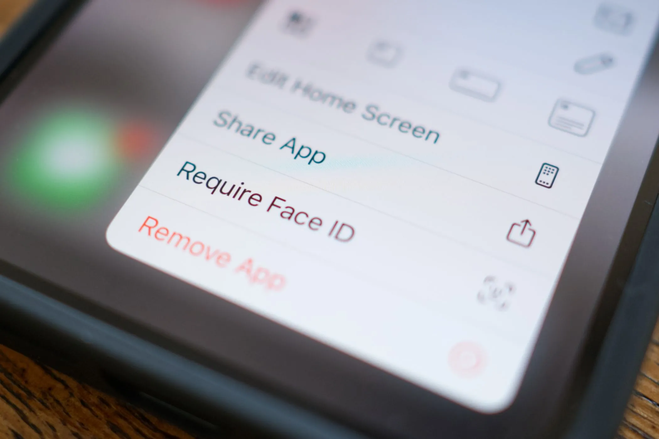Tùy chọn yêu cầu Face ID cho ứng dụng trên iPhone