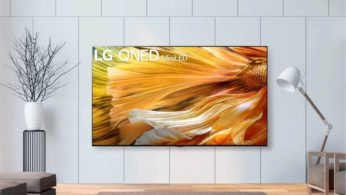 TV LG 8K QNED Mini LED với logo LG và thiết kế mỏng hiện đại