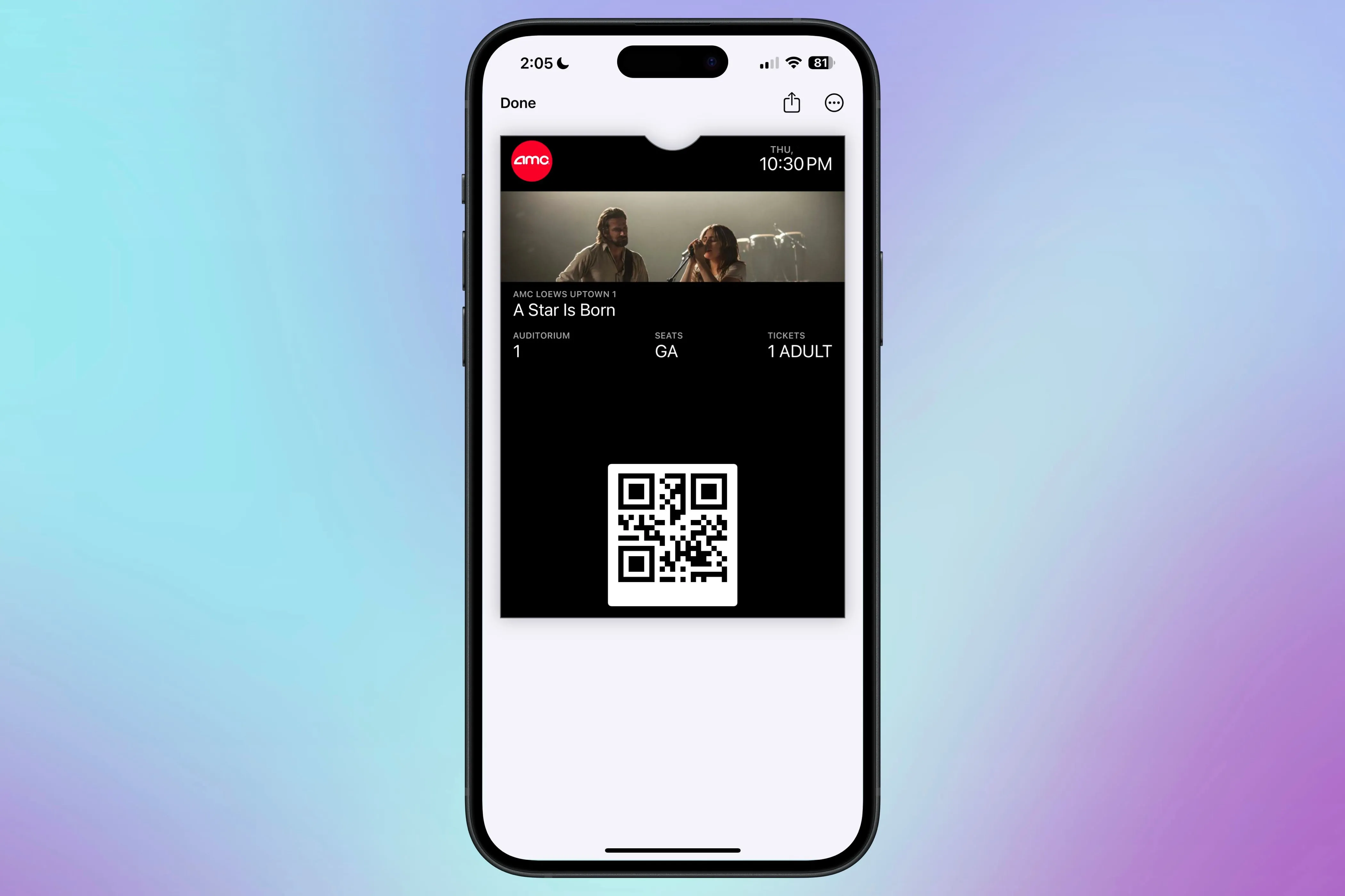 Vé xem phim hoặc thẻ tích điểm hiển thị tự động trên màn hình khóa iPhone từ Apple Wallet.