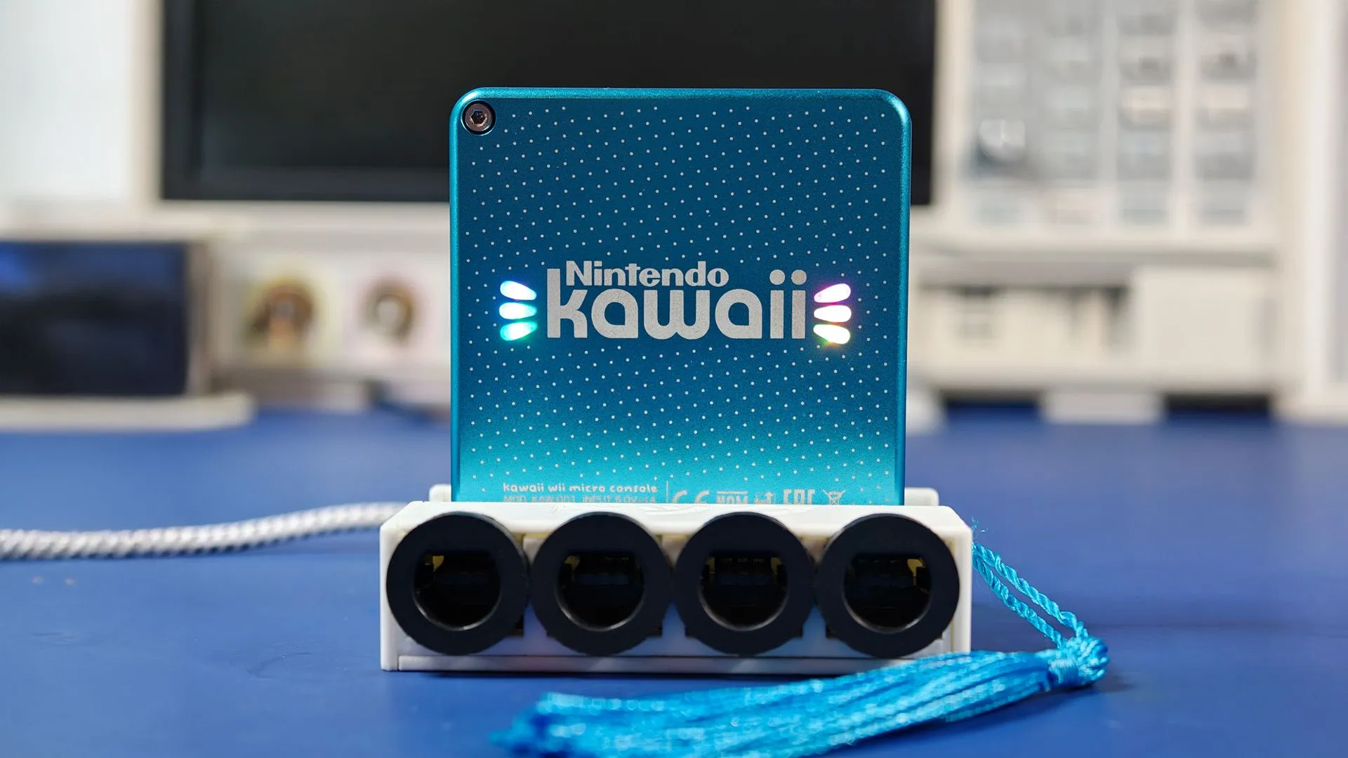 Bản mod Wii 'Kawaii' siêu nhỏ gọn nằm trên bàn, biến chiếc console thành vật dụng bỏ túi