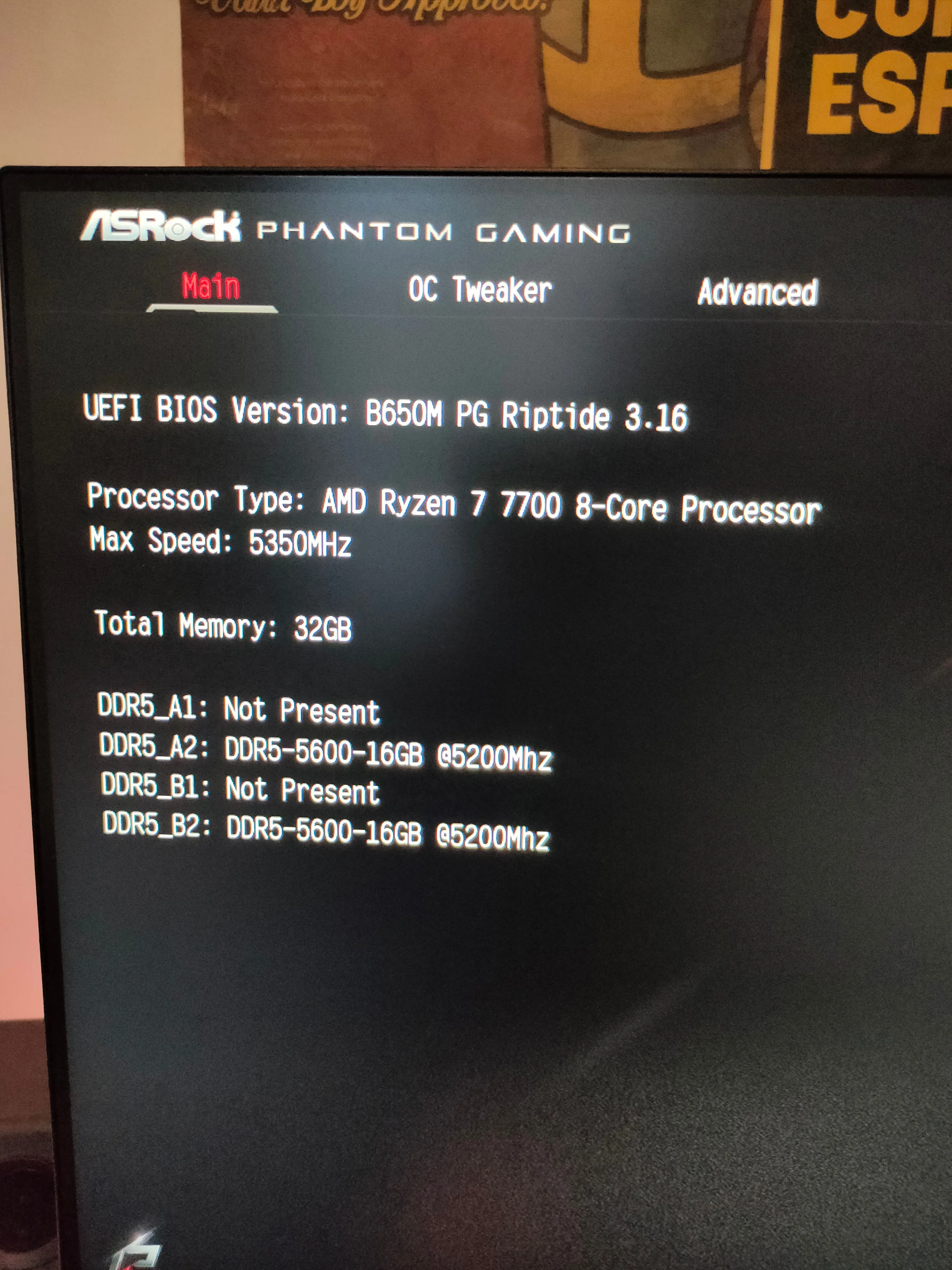 Màn hình BIOS của bo mạch chủ AsRock Phantom Gaming hiển thị nhận diện 32GB RAM DDR5.