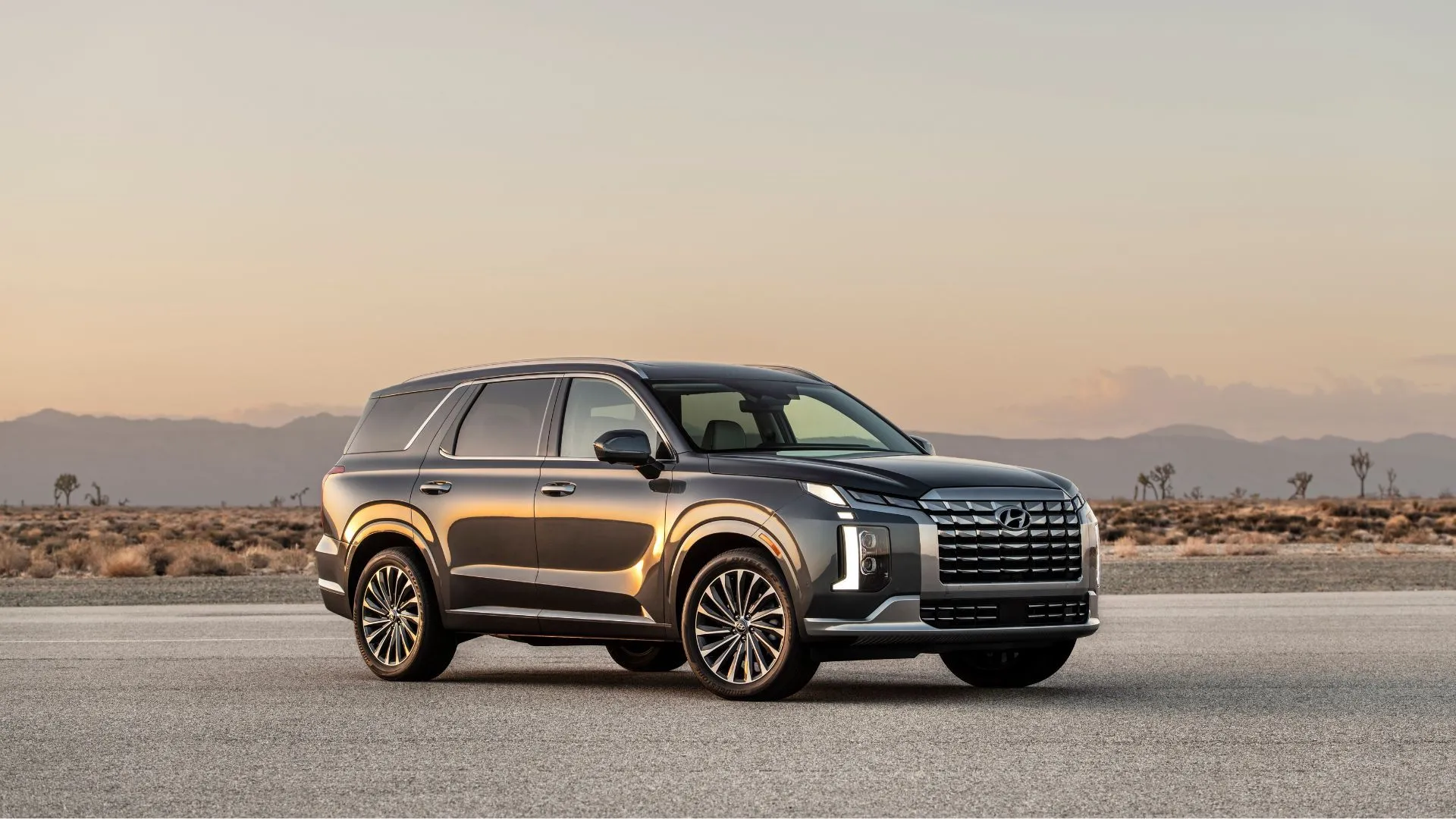 Mẫu SUV Hyundai Palisade 2025 màu xanh ngọc, thể hiện thiết kế sang trọng và hiện đại