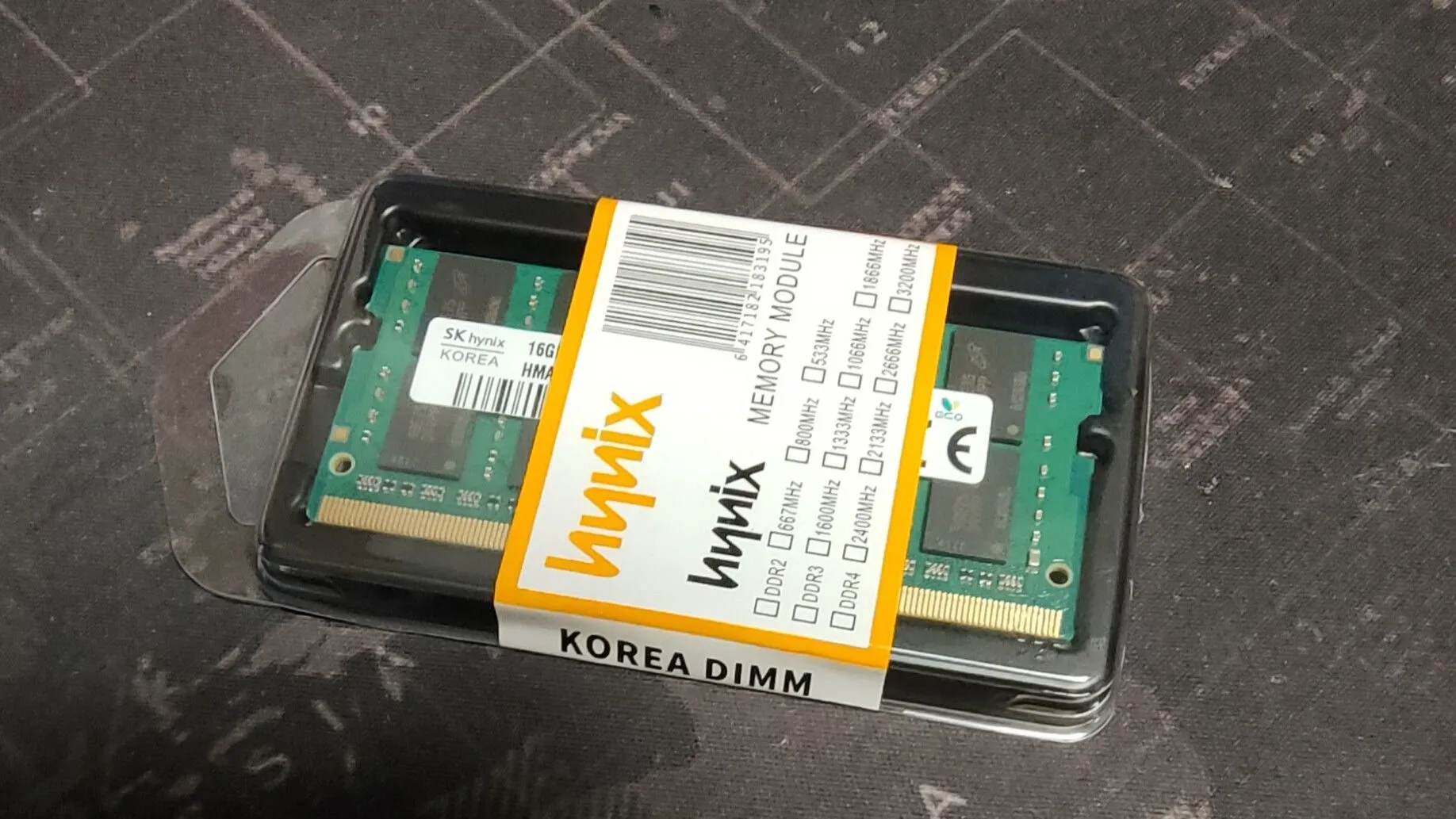 Thanh RAM laptop SK Hynix DDR4 trong bao bì chính hãng.