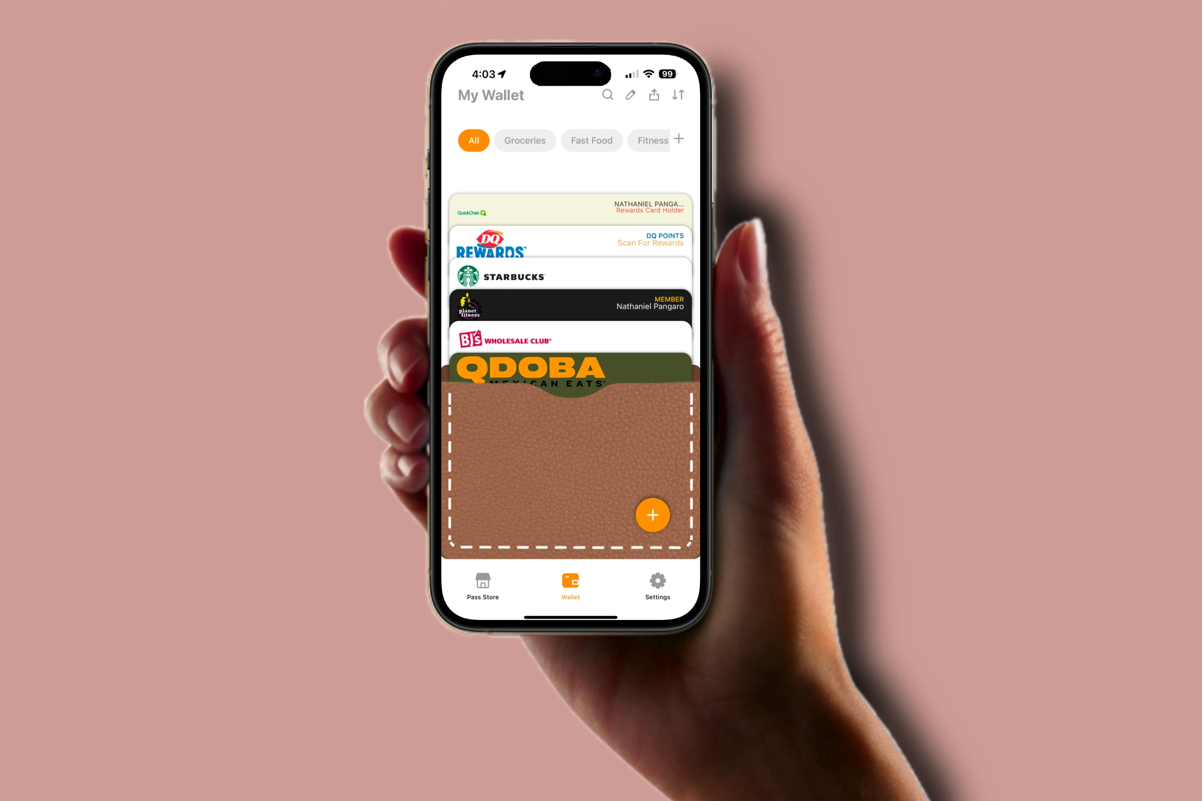 Ứng dụng Pass2U Wallet hiển thị phần ví với các thẻ kỹ thuật số đã tạo trên iPhone, minh họa khả năng số hóa thẻ.