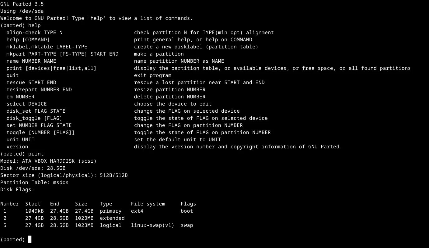 Bảng phân vùng hiển thị trong GNU Parted trên terminal Linux, minh họa cấu trúc ổ đĩa.