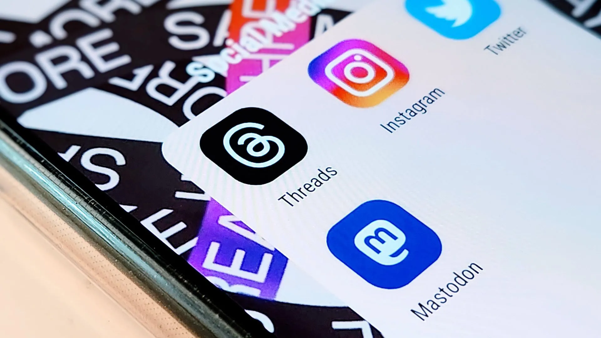 Biểu tượng ứng dụng Instagram Threads, đại diện cho mạng xã hội phổ biến.