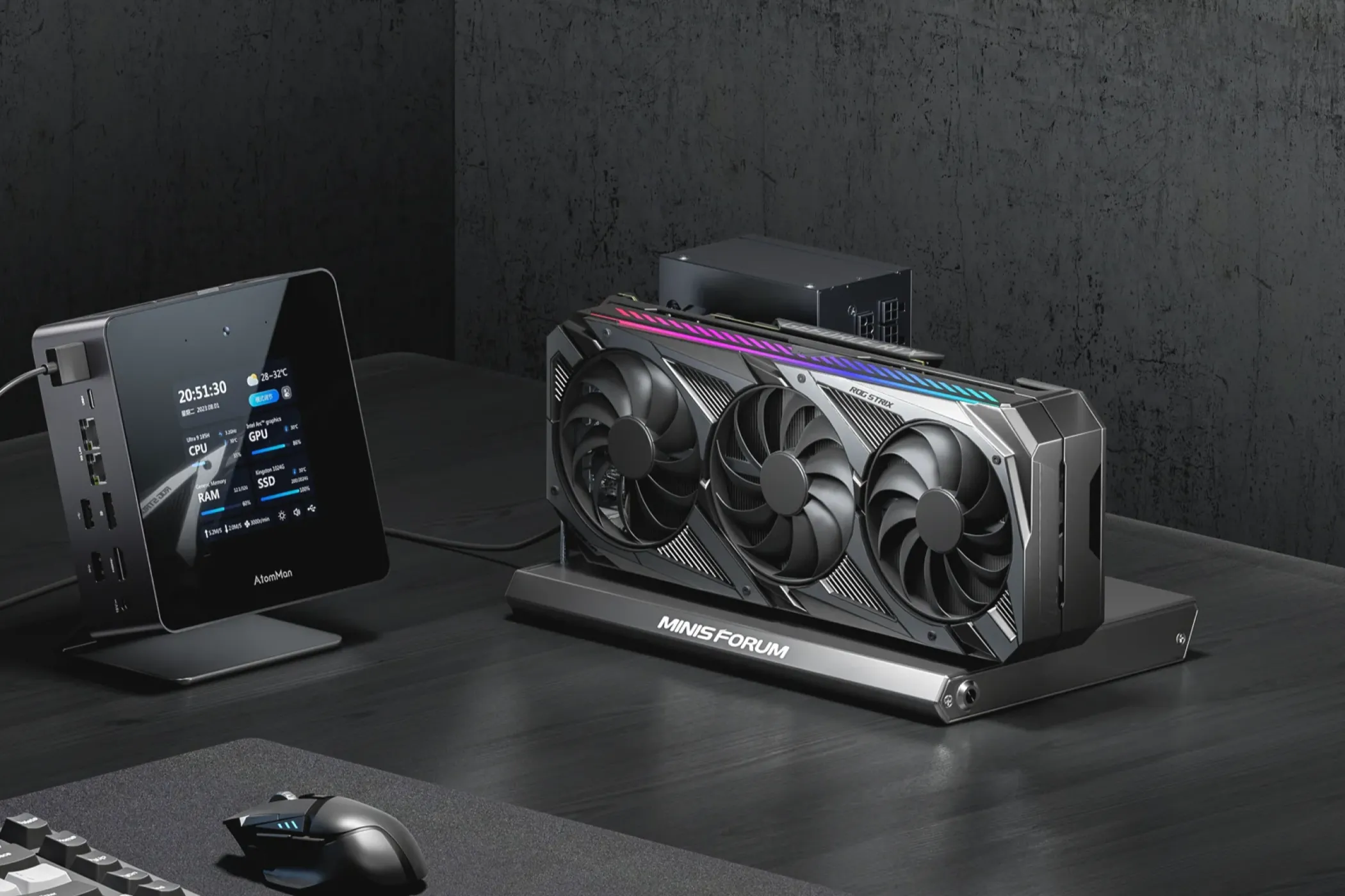 Bộ chuyển đổi eGPU Minisforum DEG1 kèm card đồ họa rời và bộ nguồn, kết nối với Mini PC để tăng cường hiệu năng chơi game hoặc xử lý đồ họa.