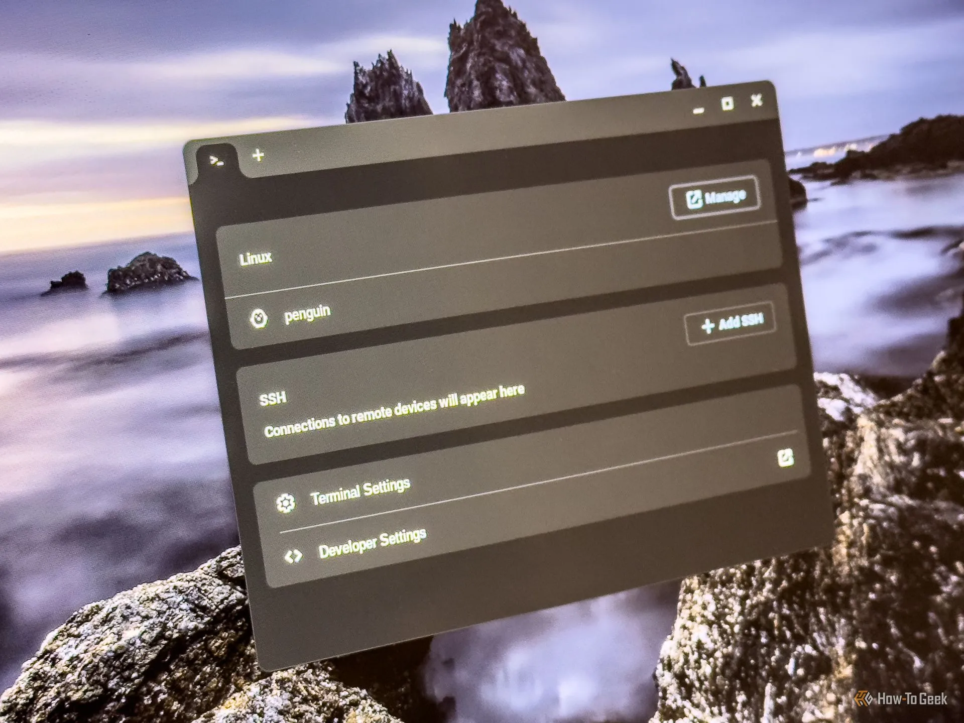 Cửa sổ phiên terminal Linux đang mở trên một chiếc Chromebook, thể hiện môi trường làm việc của lập trình viên.