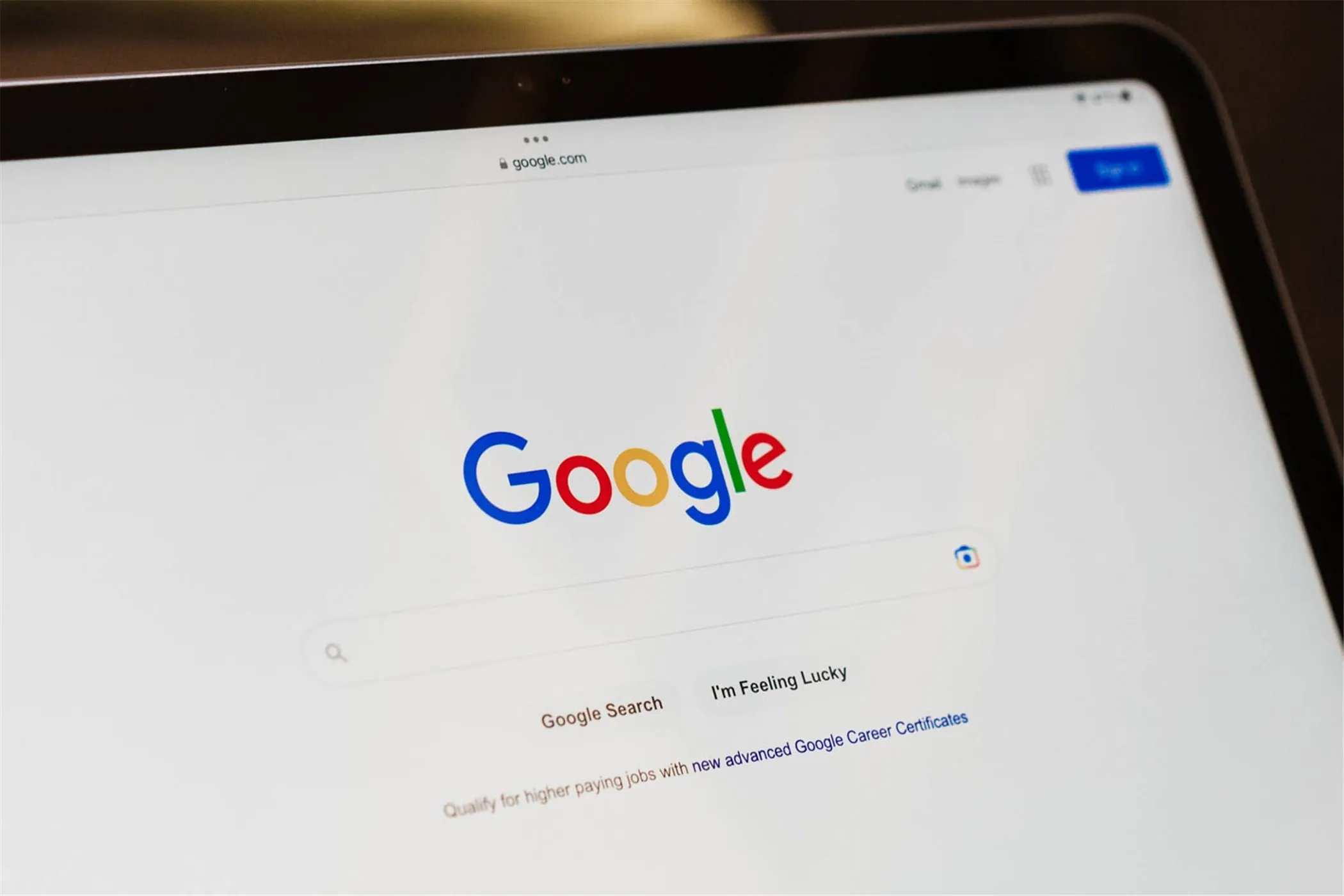 Giao diện trang chủ Google Search quen thuộc, nền tảng đang được tích hợp AI mạnh mẽ để nâng cao trải nghiệm tìm kiếm.