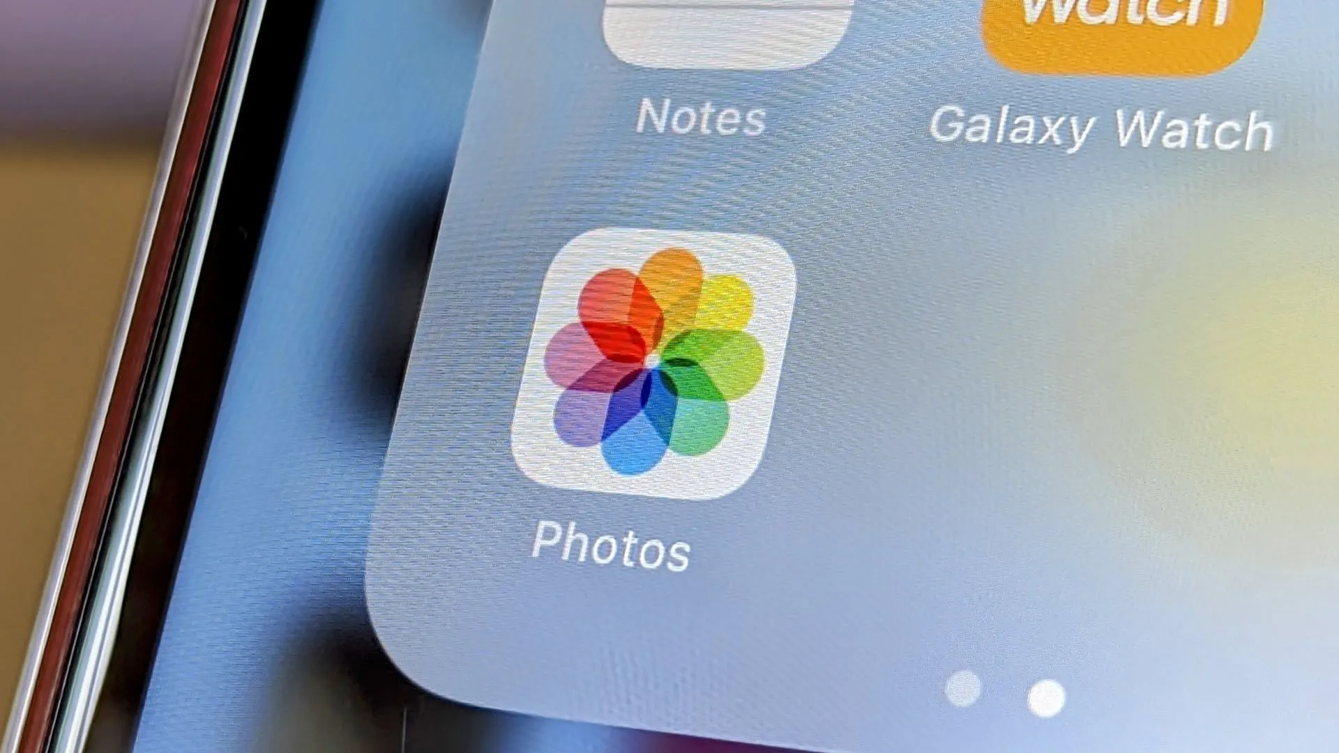 Giao diện ứng dụng Ảnh trên iPhone, hiển thị các bức ảnh đã chụp.