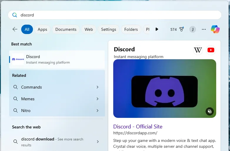 Kết quả tìm kiếm ứng dụng Discord trong thanh tìm kiếm Start Menu của Windows 11, minh họa sự lẫn lộn giữa kết quả web và cục bộ.