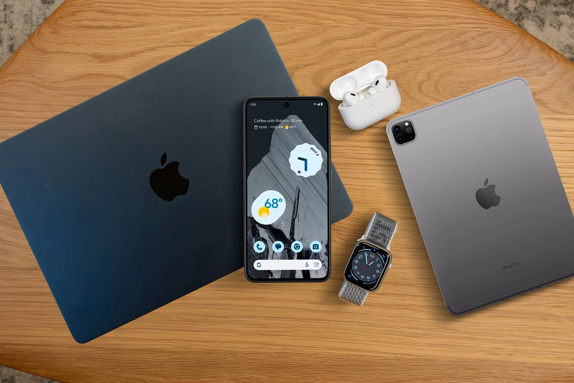 Minh họa các thiết bị công nghệ Apple (MacBook, iPad, AirPods, Apple Watch) và điện thoại Android, nhấn mạnh khả năng tương thích đa nền tảng.