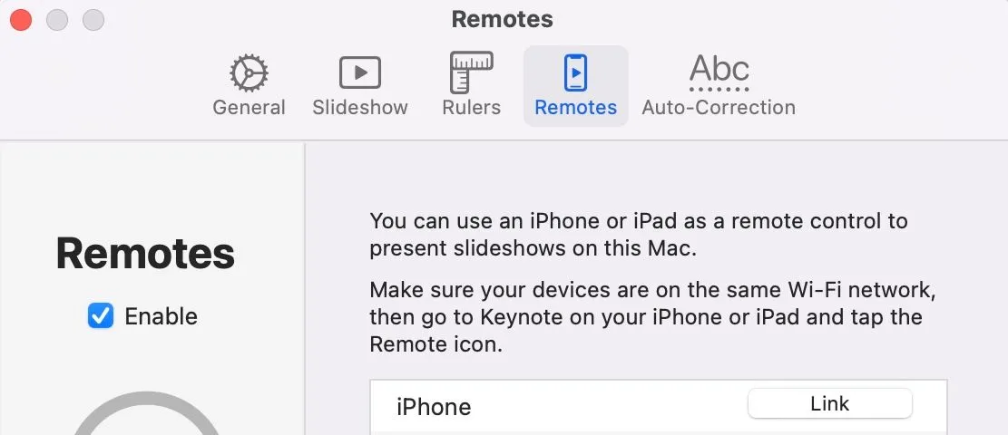 Nút &quot;Link&quot; bên cạnh tên iPhone trong phần cài đặt &quot;Remotes&quot; của ứng dụng Keynote trên Mac, để liên kết thiết bị điều khiển.