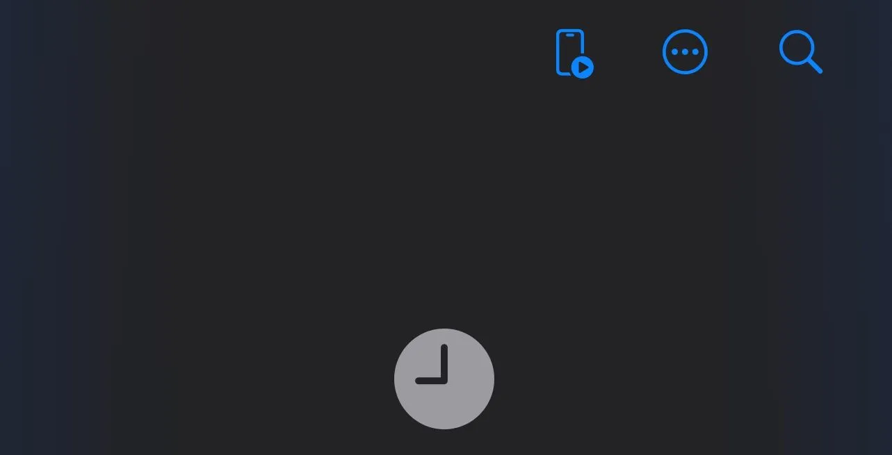 Nút &quot;Remote&quot; hình điện thoại và biểu tượng Play trong ứng dụng Keynote trên iPhone, dùng để thiết lập điều khiển từ xa cho Mac.
