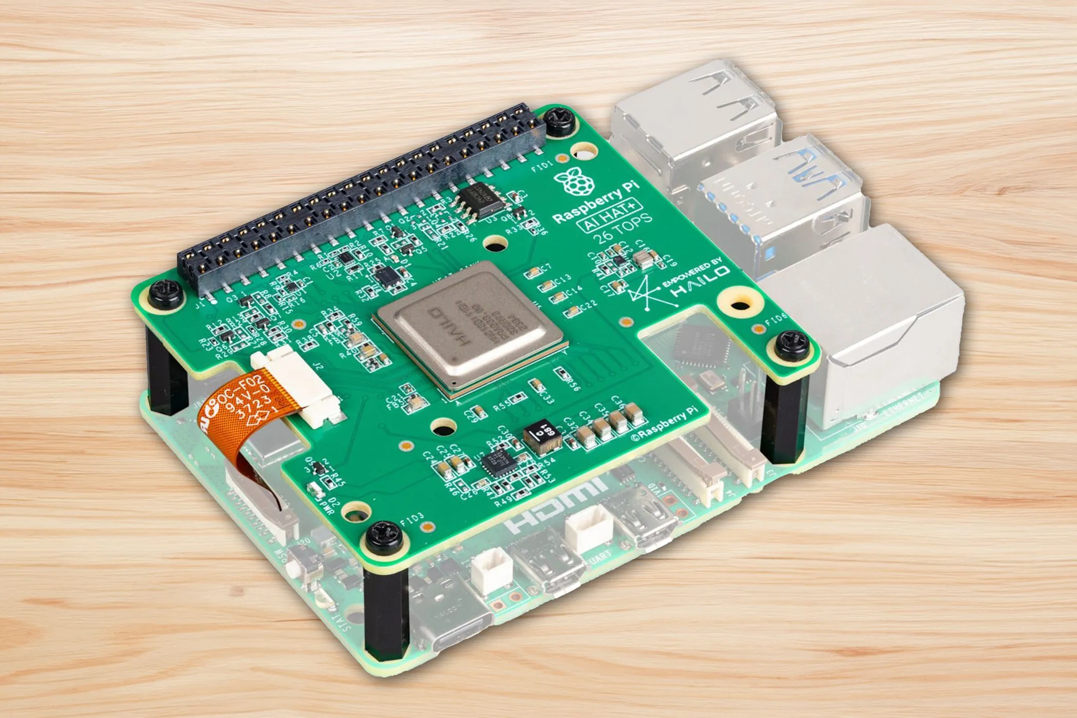 Raspberry Pi 5 với module AI HAT Plus mở rộng khả năng xử lý AI